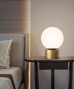 Đèn bàn bằng đồng quả cầu thuỷ tinh đơn tối giản ZHM610